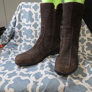 La CANADIENNE Brown Suede Ankle Boots